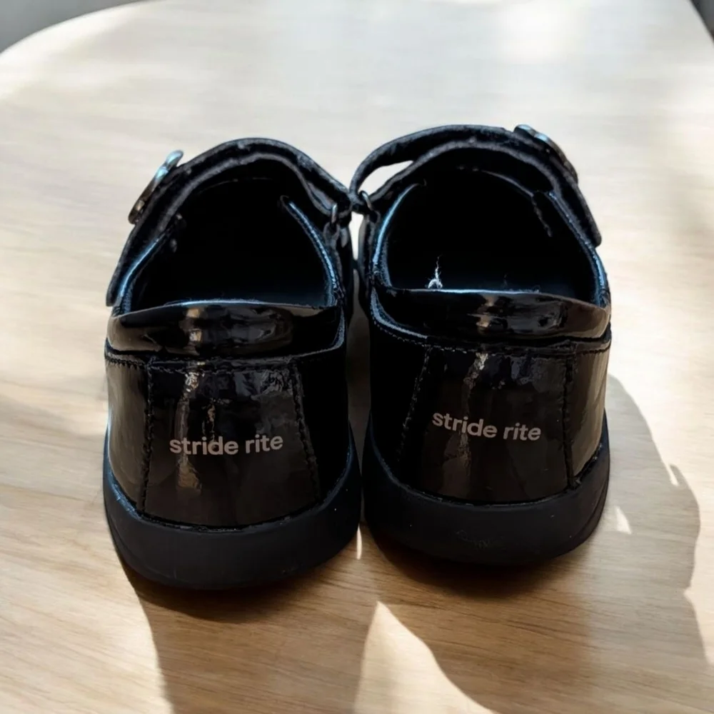 Stride Rite Girls Black Patent Dress Shoes with Floral Accent Size 13.5